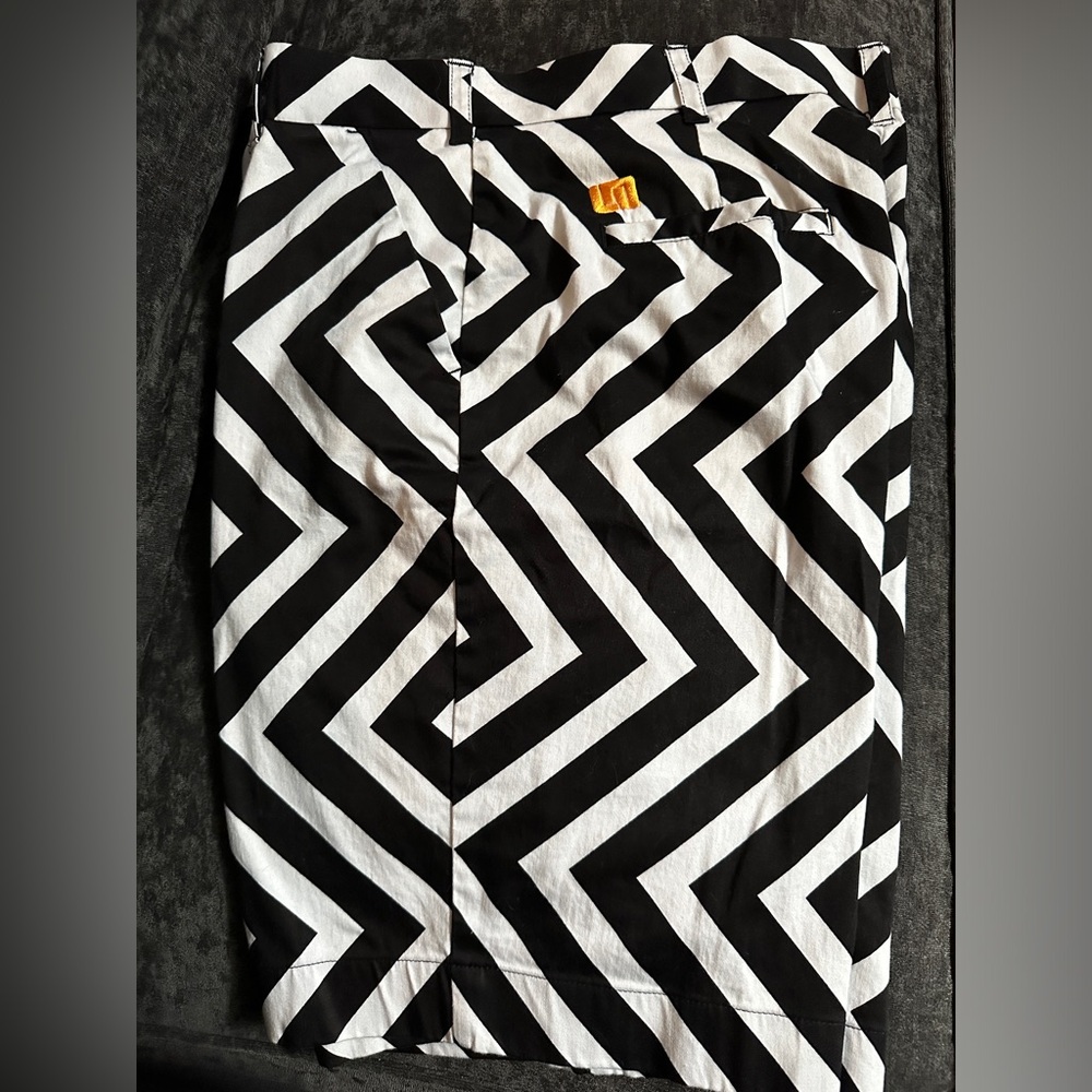 Loudmouth Golf Shorts 36Black White Zig Zag Stretch